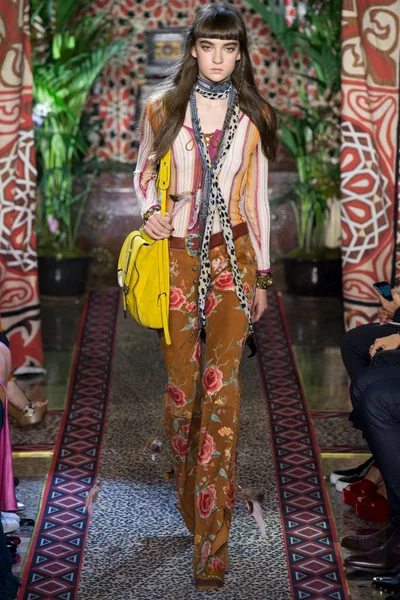 Look 30